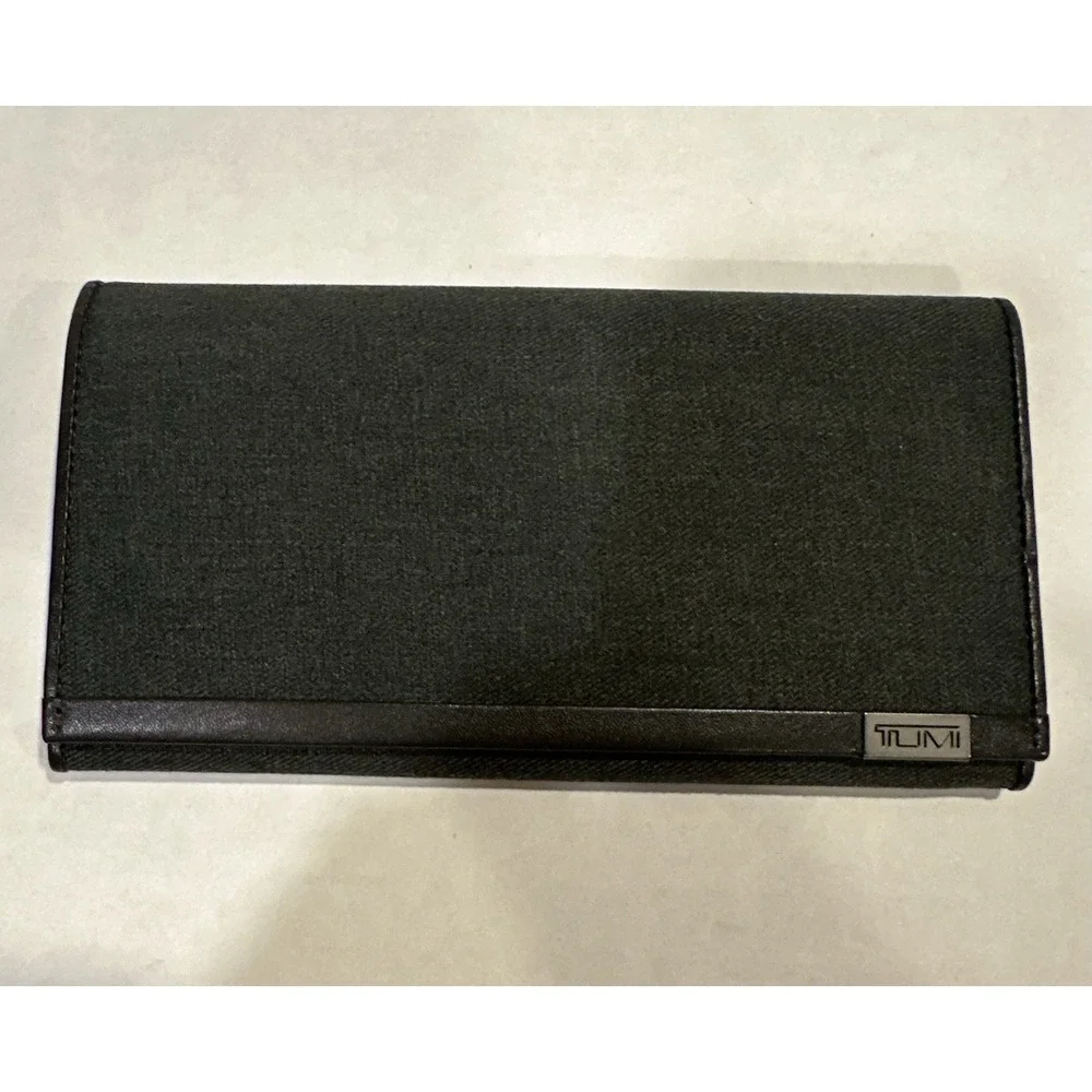 TUMI Brown Leather And Canvas Wallet Credit Card Holders Zipper New No Tags